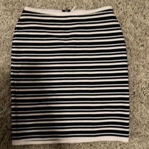 I ♥️Ronson black and white striped skirt